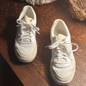 New Balance 300 Women's White and Tan Sneakers. Size 9.5